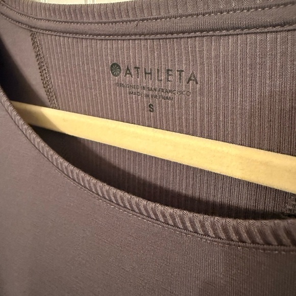 Athleta Split Back Long Sleeve Workout Small Top - Picture 2 of 5